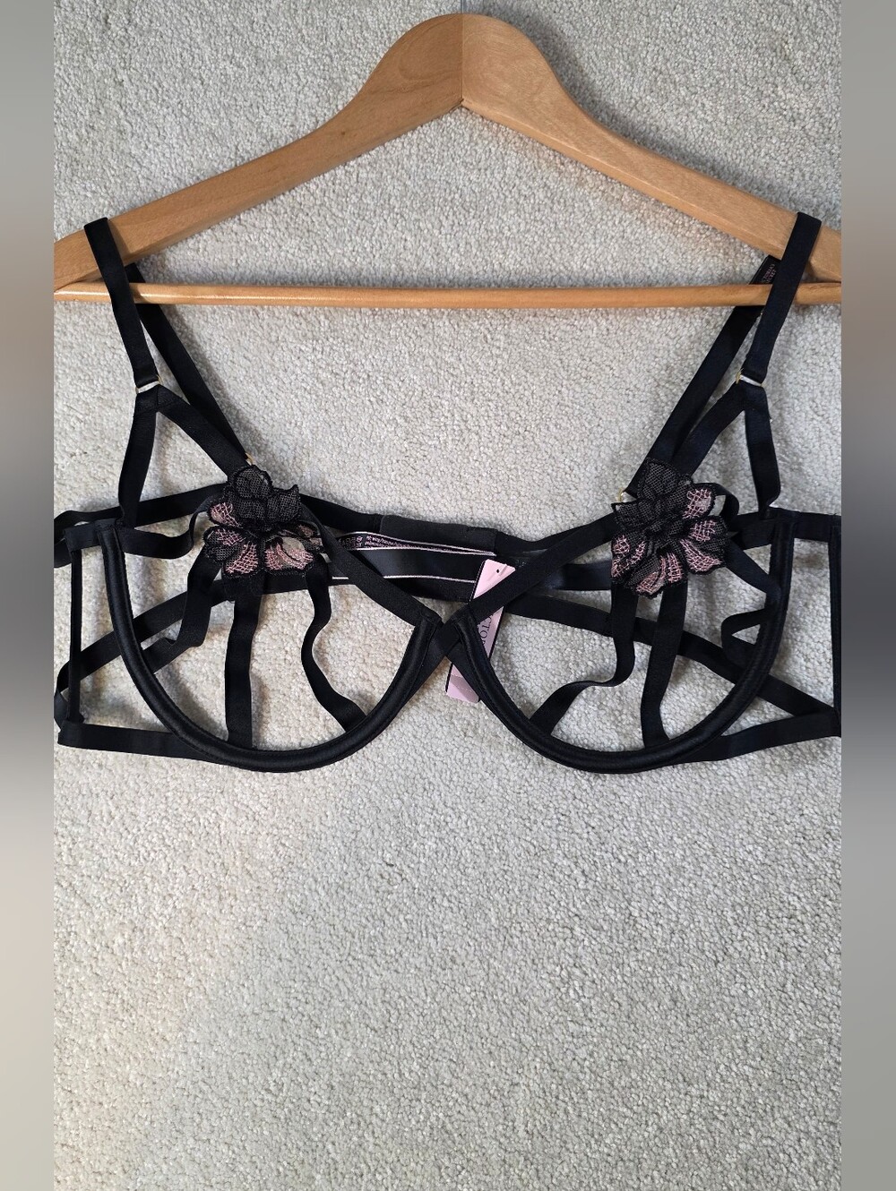 Victoria's Secret Sexy Unlined Balconet Black Floral Applique Cage Strappy XL